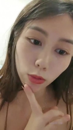 极品高颜冷艳御姐，反差小妈感女主播「金刚护撸娃」「小奶猫」密码房激情淫语撩骚，和姐妹下海大秀，互舔互口 截图2