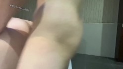 【贵阳方言】贵阳肌肉纹身大屌帅哥与他的模特女友流出，女王样女友反差变态喜欢玩弄男友肛门大屌还能夹屌喷水 截图10