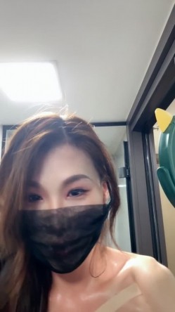 爆浆女神，御姐健身老师【小野老湿】福利，线下约炮土豪，被金主玩弄屁眼大力抽插 截图4
