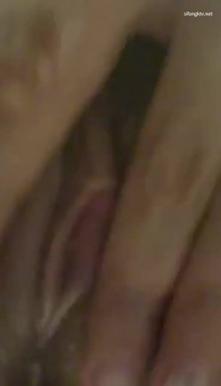 【爆乳女神 ️独家珍藏】顶级网红骚货『松果儿』最强爆乳玩穴珍藏 ️单指两指抠逼 潮吹喷涌 插逼呻吟 骚逼果然会喷射 截图15