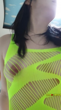 云盘高质露脸泄密！白皙高颜值竹笋乳美女与男友性爱自拍 截图9