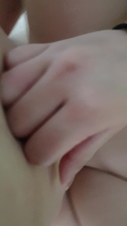 云盘高质露脸泄密！白皙高颜值竹笋乳美女与男友性爱自拍 截图15