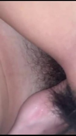 小伙开车带着漂亮的表妹去偏僻的地方玩车震 操到她受不了了完美露脸 截图8