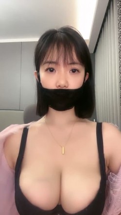 绿播下海！顶级G奶女神~【暖暖】扣穴自慰！绝对秒射，童颜巨乳！ 截图1