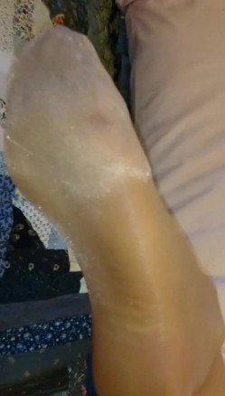 回味大学时的女友在出租屋给哥们儿爆管 肉丝纤细美脚真TM给劲儿 截图2