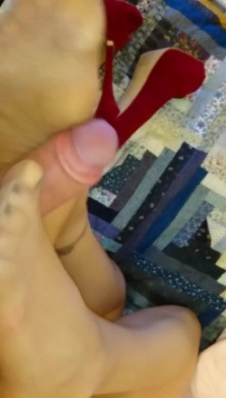 回味大学时的女友在出租屋给哥们儿爆管 肉丝纤细美脚真TM给劲儿 截图12