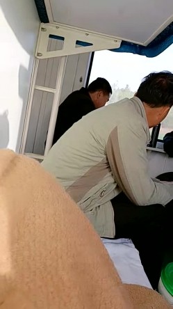 【靓丽女老师】火车下铺妹子在自慰，旁边的大爷大妈不少，太刺激了 截图8