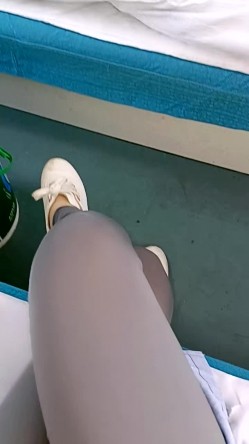 【靓丽女老师】火车下铺妹子在自慰，旁边的大爷大妈不少，太刺激了 截图11