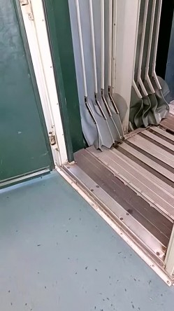 【靓丽女老师】火车下铺妹子在自慰，旁边的大爷大妈不少，太刺激了 截图13