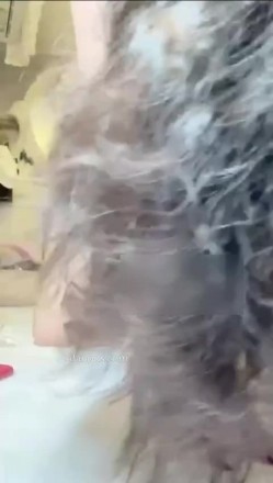 抖音极品熟女【蓝姐姐】隔壁精致的阿姨，道具自慰，大尺度掰逼展示，喜欢靓熟女的不可错过 截图11