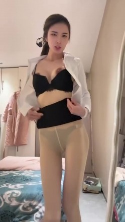 快手福利空姐女神【是邹琳吖是你的琳姐姐】脸穴同框性爱XO首次流出性爱啪啪 猛操 吃鸡巴 截图4