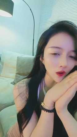 有点混血高挑模特女神，撅起屁股露出美鲍鱼，和网友聊聊自己的性事，特写粉木耳 截图3