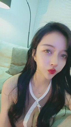 有点混血高挑模特女神，撅起屁股露出美鲍鱼，和网友聊聊自己的性事，特写粉木耳 截图6