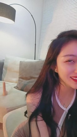 有点混血高挑模特女神，撅起屁股露出美鲍鱼，和网友聊聊自己的性事，特写粉木耳 截图10
