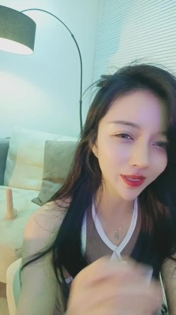 有点混血高挑模特女神，撅起屁股露出美鲍鱼，和网友聊聊自己的性事，特写粉木耳 截图12