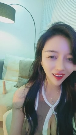 有点混血高挑模特女神，撅起屁股露出美鲍鱼，和网友聊聊自己的性事，特写粉木耳 截图14