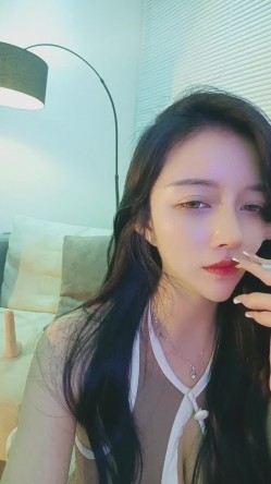 有点混血高挑模特女神，撅起屁股露出美鲍鱼，和网友聊聊自己的性事，特写粉木耳 截图15