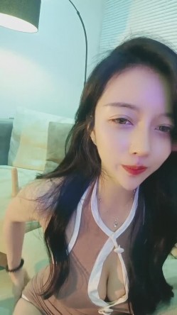 有点混血高挑模特女神，撅起屁股露出美鲍鱼，和网友聊聊自己的性事，特写粉木耳 截图16
