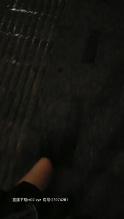 颜值很不错的大二学妹露脸户外约个小哥哥回酒店啪啪，露脸口交黑丝情趣，被小哥哥各种姿势爆草抽插真嗨 截图1