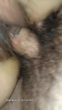 颜值很不错的大二学妹露脸户外约个小哥哥回酒店啪啪，露脸口交黑丝情趣，被小哥哥各种姿势爆草抽插真嗨 截图12
