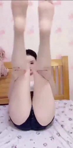 快手骚逼熟女【笑笑很暖心】广场舞达人,裸舞诱惑,奶大毛少,喜欢邻家人妻的来 截图7
