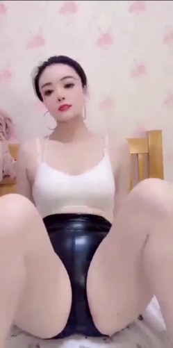 快手骚逼熟女【笑笑很暖心】广场舞达人,裸舞诱惑,奶大毛少,喜欢邻家人妻的来 截图9