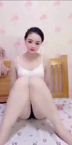 快手骚逼熟女【笑笑很暖心】广场舞达人,裸舞诱惑,奶大毛少,喜欢邻家人妻的来 截图11