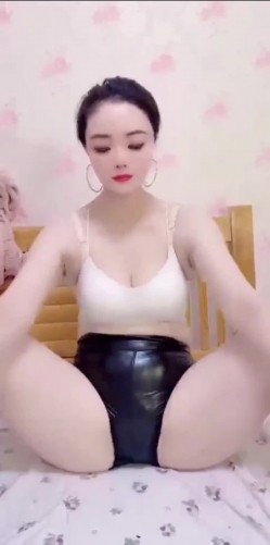 快手骚逼熟女【笑笑很暖心】广场舞达人,裸舞诱惑,奶大毛少,喜欢邻家人妻的来 截图14