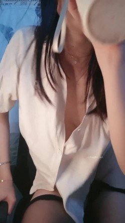 【素馨】，学生妹在家无聊，脱光自慰，少女坚挺的乳房，粉红的逼逼还没经过几次性爱的洗礼，完美，让人看了秒硬起 截图1