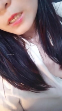 【素馨】，学生妹在家无聊，脱光自慰，少女坚挺的乳房，粉红的逼逼还没经过几次性爱的洗礼，完美，让人看了秒硬起 截图3