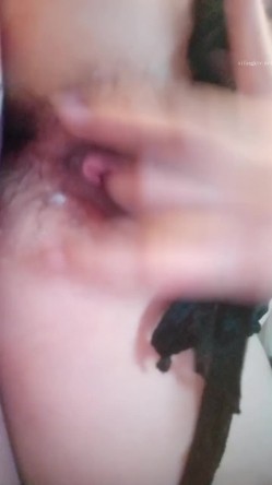 【素馨】，学生妹在家无聊，脱光自慰，少女坚挺的乳房，粉红的逼逼还没经过几次性爱的洗礼，完美，让人看了秒硬起 截图9