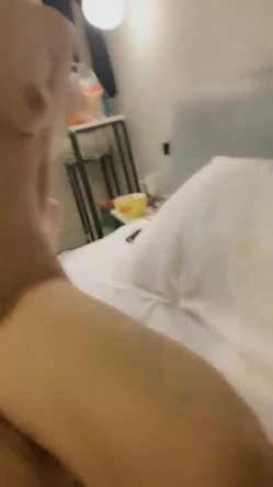 刺激的战场，被上帝小哥蹂躏的骚女友，全程露脸大鸡巴无情抽插，无套爆草激情上位玩弄骚奶子表情好骚浪叫 截图5