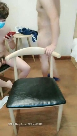 【国产AV传奇诞生】一本道AV拍摄传媒 无毛粉穴小骚货JK学妹制服装跪舔J8 一顿抽插爆操干完玩跳蛋 截图2