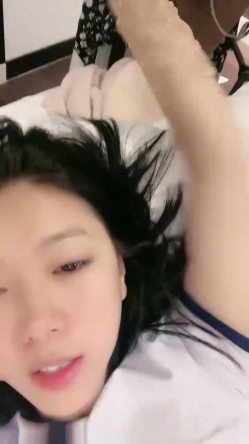 【奶球】富豪的专宠小母狗! ~无套啪啪内射~爽到极点，被掐着脖子操，这哥们真是够暴力，快被操晕了 截图9