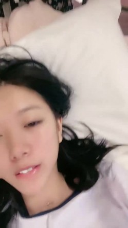【奶球】富豪的专宠小母狗! ~无套啪啪内射~爽到极点，被掐着脖子操，这哥们真是够暴力，快被操晕了 截图11