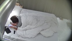 酒店偷拍高校眼镜婊班花被小伙追到手周末带出来操穴 干了几次 截图2