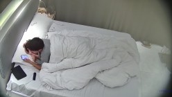 酒店偷拍高校眼镜婊班花被小伙追到手周末带出来操穴 干了几次 截图3