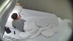酒店偷拍高校眼镜婊班花被小伙追到手周末带出来操穴 干了几次 截图6
