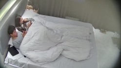 酒店偷拍高校眼镜婊班花被小伙追到手周末带出来操穴 干了几次 截图7