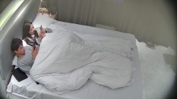 酒店偷拍高校眼镜婊班花被小伙追到手周末带出来操穴 干了几次 截图9