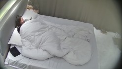酒店偷拍高校眼镜婊班花被小伙追到手周末带出来操穴 干了几次 截图11
