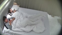 酒店偷拍高校眼镜婊班花被小伙追到手周末带出来操穴 干了几次 截图13