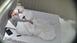 酒店偷拍高校眼镜婊班花被小伙追到手周末带出来操穴 干了几次 截图14