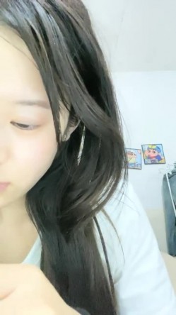 清纯校花~超级甜美~【音音不哭】道具爽到发晕，刚毕业，出租屋里赚生活费，需要大哥们支持 截图2