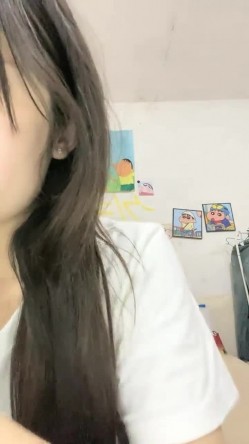 清纯校花~超级甜美~【音音不哭】道具爽到发晕，刚毕业，出租屋里赚生活费，需要大哥们支持 截图3