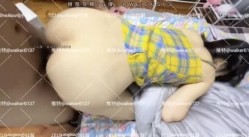 泡良约炮大神【狮子座】最新电报群福利，白皙美臀黄格子短裙小母狗露脸性爱 截图16