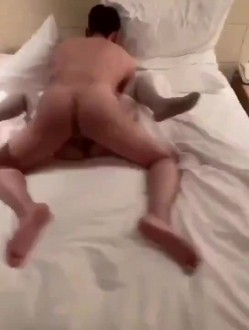 95后高颜值丝袜控NTR夫妻极品长腿反差小魔女【merlin】推特自拍福利S级完美炮架喜欢邀实力单男3P 截图2