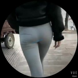 模特身材气质，推特露出婊【yunbit】各种公共场合大胆穿着，露出啪啪 截图15