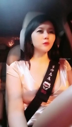 【雪儿老师】巨乳奶滴滴女司机开滴滴不为赚钱只为男人一边直播一边勾引醉酒乘客服务一流专门喂乘客壮阳药 截图14