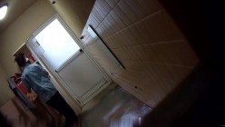民宿洗澡间暗藏摄像头偷拍同团的妹子洗澡,大红的胸罩难道是来度蜜月 截图4
